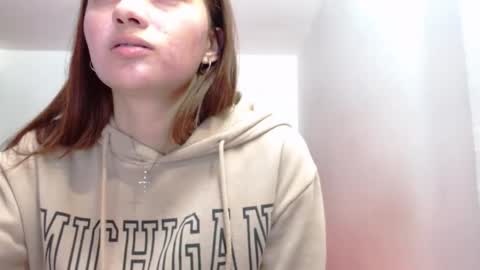 Juli online show from March 2026 03:54:01 AM