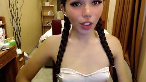 holy_molly1 online show from May 2026 05:02:02 AM