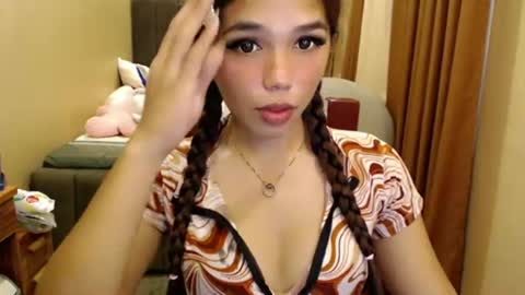 holy_molly1 online show from June 2026 03:33:01 PM