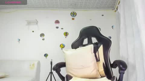 Holly online show from March 2025 10:54:01 PM