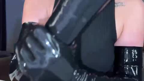 Snapshot of holycatharsis chatting on December 2025 06:47:02 PM Goddess Holy Catharsis online show from December 2025 06:47:02 PM