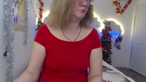 Snapshot of holymilfa chatting on December 2024 07:42:01 AM holymilfa online show from December 2024 07:42:01 AM