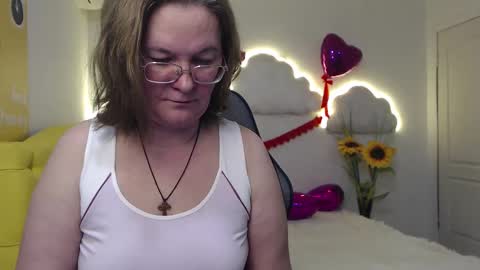 Snapshot of holymilfa chatting on February 2025 10:59:01 AM holymilfa online show from February 2025 10:59:01 AM