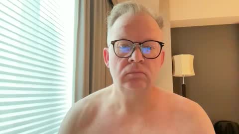 Snapshot of hommelpong chatting on December 2025 01:33:01 AM Daffy online show from December 2025 01:33:01 AM