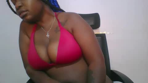 Snapshot of honey_beb chatting on October 2025 05:18:01 AM honey_beb online show from October 2025 05:18:01 AM