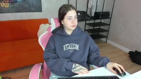 Snapshot of honey_cherrry chatting on April 2026 03:50:01 AM Honey online show from April 2026 03:50:01 AM