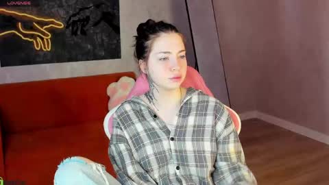 Snapshot of honey_cherrry chatting on May 2026 01:44:01 AM Honey online show from May 2026 01:44:01 AM