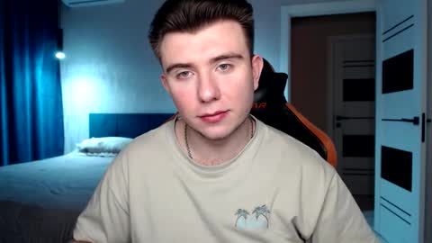 Snapshot of honey_furry chatting on December 2025 10:25:01 PM Wolfy online show from December 2025 10:25:01 PM