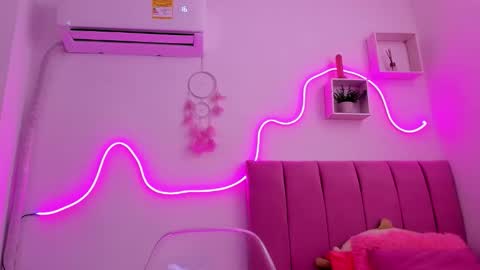 Jhenna martinez online show from October 2025 04:08:02 PM