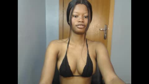 Snapshot of honey_juicydoll chatting on October 2025 07:18:02 AM Sonia online show from October 2025 07:18:02 AM