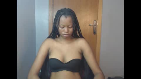 Snapshot of honey_juicydoll chatting on November 2025 08:24:01 AM Sonia online show from November 2025 08:24:01 AM