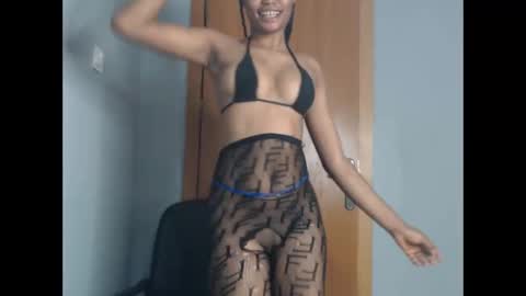 Snapshot of honey_juicydoll chatting on December 2025 08:00:02 AM Sonia online show from December 2025 08:00:02 AM