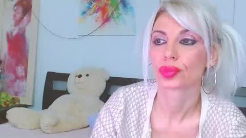 Snapshot of honey_lara chatting on January 2026 09:49:02 PM honey_lara online show from January 2026 09:49:02 PM