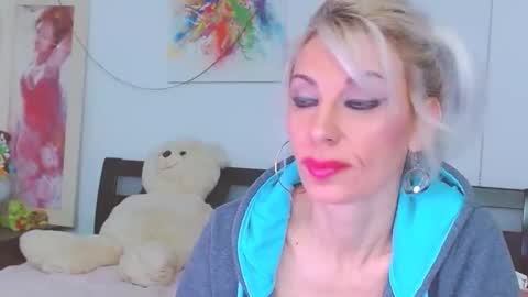 Snapshot of honey_lara chatting on January 2026 02:05:02 AM honey_lara online show from January 2026 02:05:02 AM