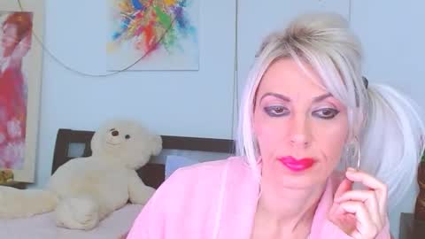 Snapshot of honey_lara chatting on January 2026 01:09:02 AM honey_lara online show from January 2026 01:09:02 AM