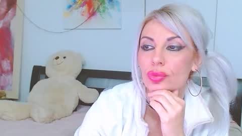 Snapshot of honey_lara chatting on February 2026 02:53:01 AM honey_lara online show from February 2026 02:53:01 AM