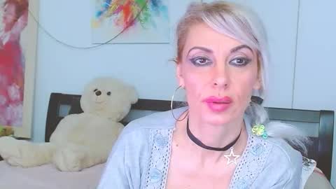 Snapshot of honey_lara chatting on February 2026 02:48:01 AM honey_lara online show from February 2026 02:48:01 AM