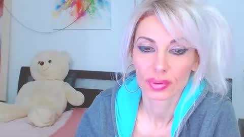 Snapshot of honey_lara chatting on March 2026 05:08:02 AM honey_lara online show from March 2026 05:08:02 AM