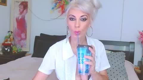 Snapshot of honey_lara chatting on July 2026 01:11:01 AM honey_lara online show from July 2026 01:11:01 AM