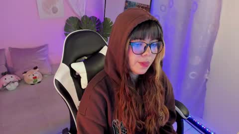 Snapshot of honey_m0on chatting on May 2026 07:08:01 PM Milenka online show from May 2026 07:08:01 PM