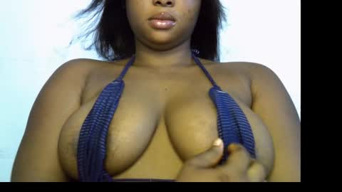 Snapshot of honey_plumx12 chatting on October 2025 09:20:01 AM mamacita online show from October 2025 09:20:01 AM