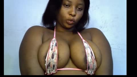 Snapshot of honey_plumx12 chatting on October 2025 09:30:01 AM mamacita online show from October 2025 09:30:01 AM