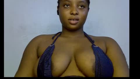 Snapshot of honey_plumx12 chatting on October 2025 09:21:02 PM mamacita online show from October 2025 09:21:02 PM