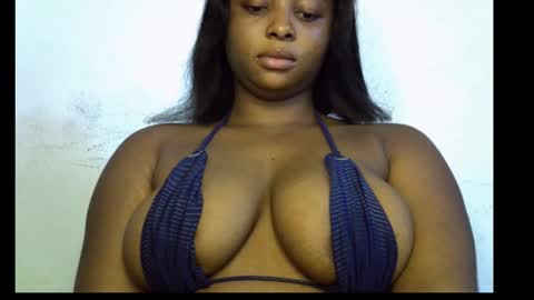 Snapshot of honey_plumx12 chatting on October 2025 09:24:02 AM mamacita online show from October 2025 09:24:02 AM