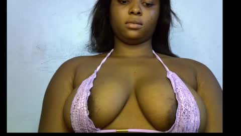 Snapshot of honey_plumx12 chatting on October 2025 09:30:01 PM mamacita online show from October 2025 09:30:01 PM