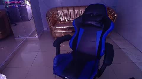 HONEY  online show from November 2025 02:05:02 PM