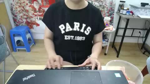 Snapshot of honeybaby2k chatting on November 2025 05:11:01 AM honeybaby2k online show from November 2025 05:11:01 AM