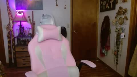 Honey Bee online show from December 2024 03:54:02 PM