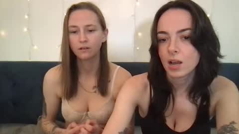 HoneyBeeXx69 online show from March 2025 03:40:01 AM