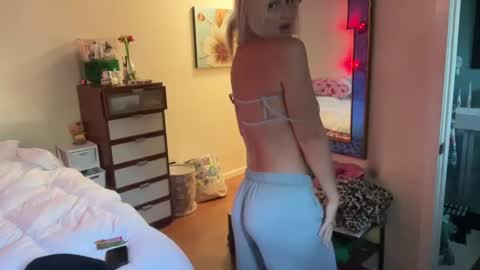 honeybun_z online show from February 2025 06:26:02 PM