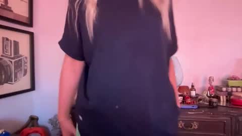 honeybun_z online show from November 2025 04:56:01 PM