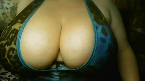 Snapshot of honeychambers chatting on September 2025 10:21:02 PM honeychambers online show from September 2025 10:21:02 PM