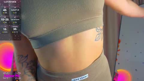 Snapshot of honeyjohansson_ chatting on October 2025 03:00:01 PM Alina online show from October 2025 03:00:01 PM