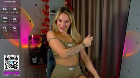 Snapshot of honeyjohansson_ chatting on October 2025 03:56:02 PM Alina online show from October 2025 03:56:02 PM