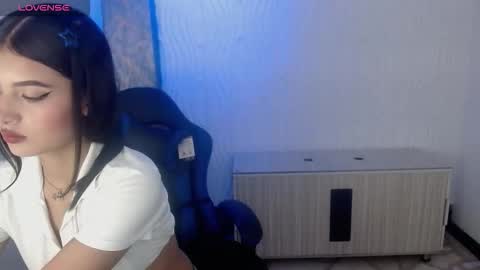 Snapshot of honeyluxe_ chatting on February 2026 04:18:02 AM HONEY LUXE online show from February 2026 04:18:02 AM