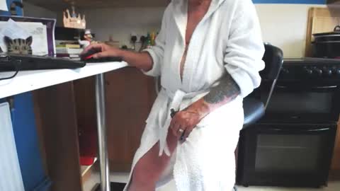 honeymaster290 online show from October 2025 01:56:01 PM