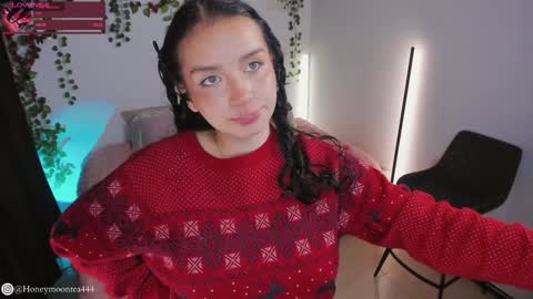 Snapshot of honeymoontea chatting on December 2024 12:16:01 AM online show from December 2024 12:16:01 AM