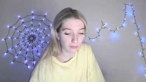 honeyveil online show from December 2025 01:05:02 PM