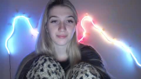 honeyveil online show from May 2026 08:25:02 PM