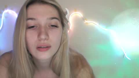 honeyveil online show from May 2026 11:17:01 AM