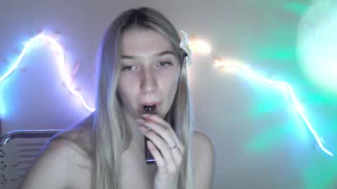 honeyveil online show from May 2026 01:20:02 PM