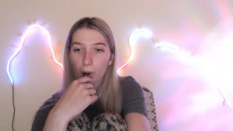 honeyveil online show from May 2026 12:35:01 PM