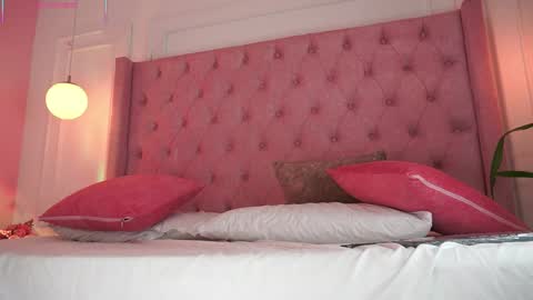 Honey Moon  Help me to reach 100 thumbs up online show from March 2026 10:32:01 PM