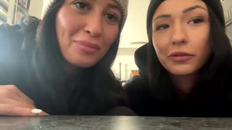 Snapshot of hoooneyyy chatting on April 2026 09:37:01 AM Your Honeybunny online show from April 2026 09:37:01 AM