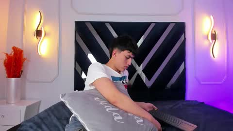 hoot_booys_ online show from February 2026 08:41:02 PM