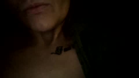 Snapshot of horneymomnextdoor chatting on October 2025 03:42:02 AM horneymomnextdoor online show from October 2025 03:42:02 AM